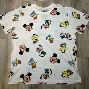 Disney graphic tee with Mickey Mouse, Donald Duck, Goofy, Daisy Duck, and Pluto